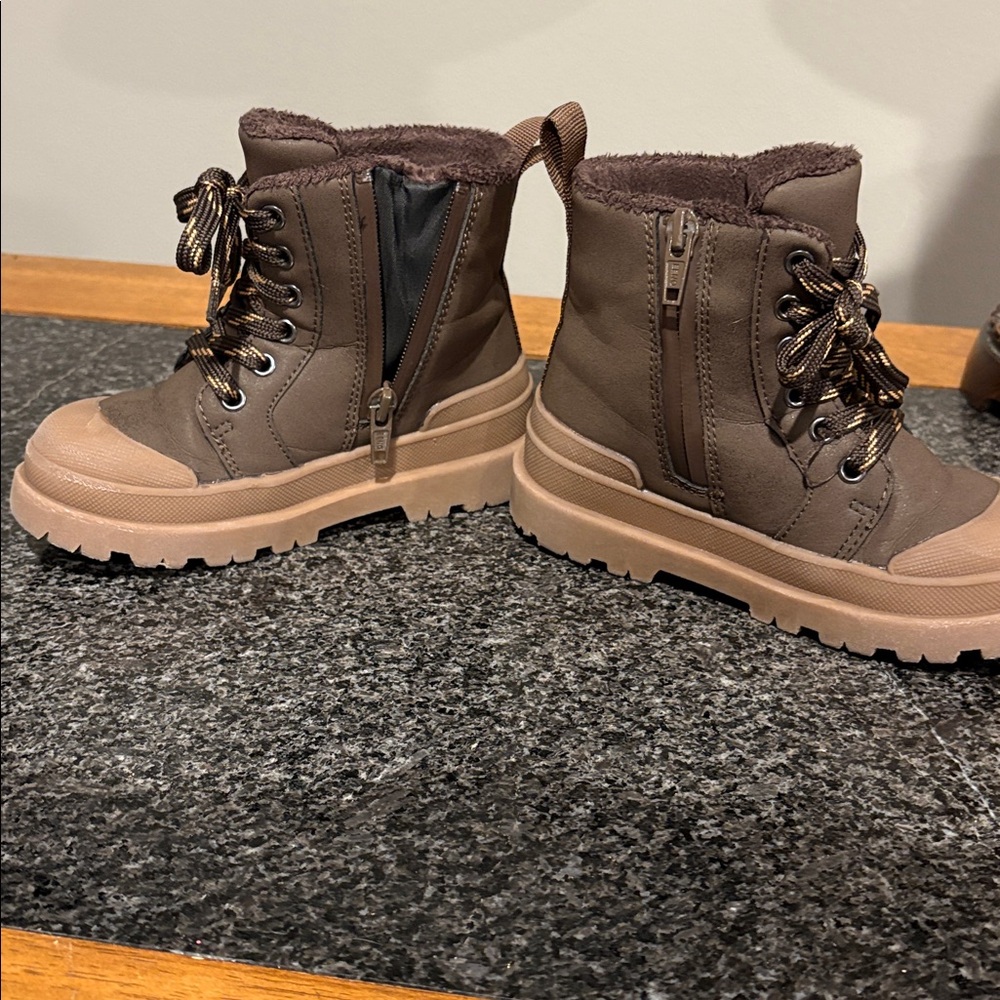 H&M Warm-Lined waterproof Boots Size 10. EUC - Picture 4 of 6